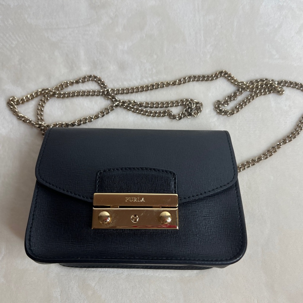 🩷 Furla Black Leather Mini 
Metropolis Chain Crossbody 💚🩷💚